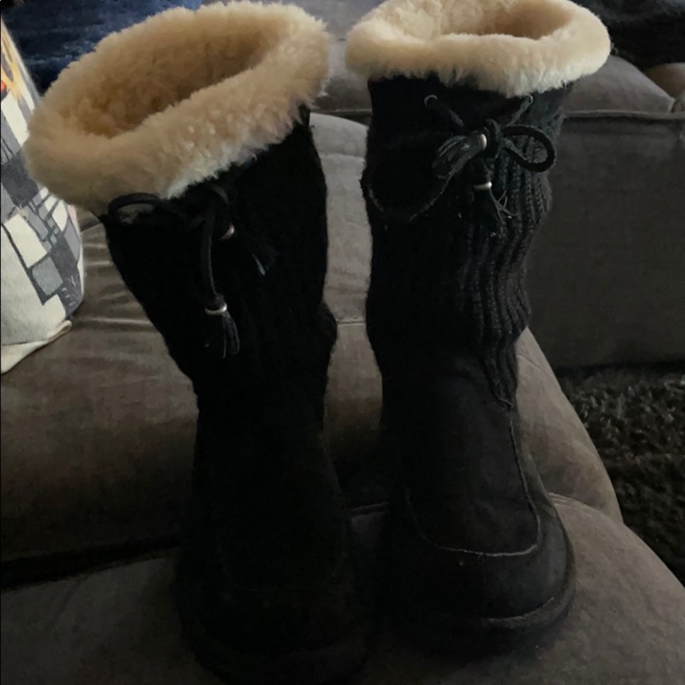 UGG size 7 black boots.  Like new.